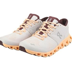 Women’s On Cloud Cloud X size 10